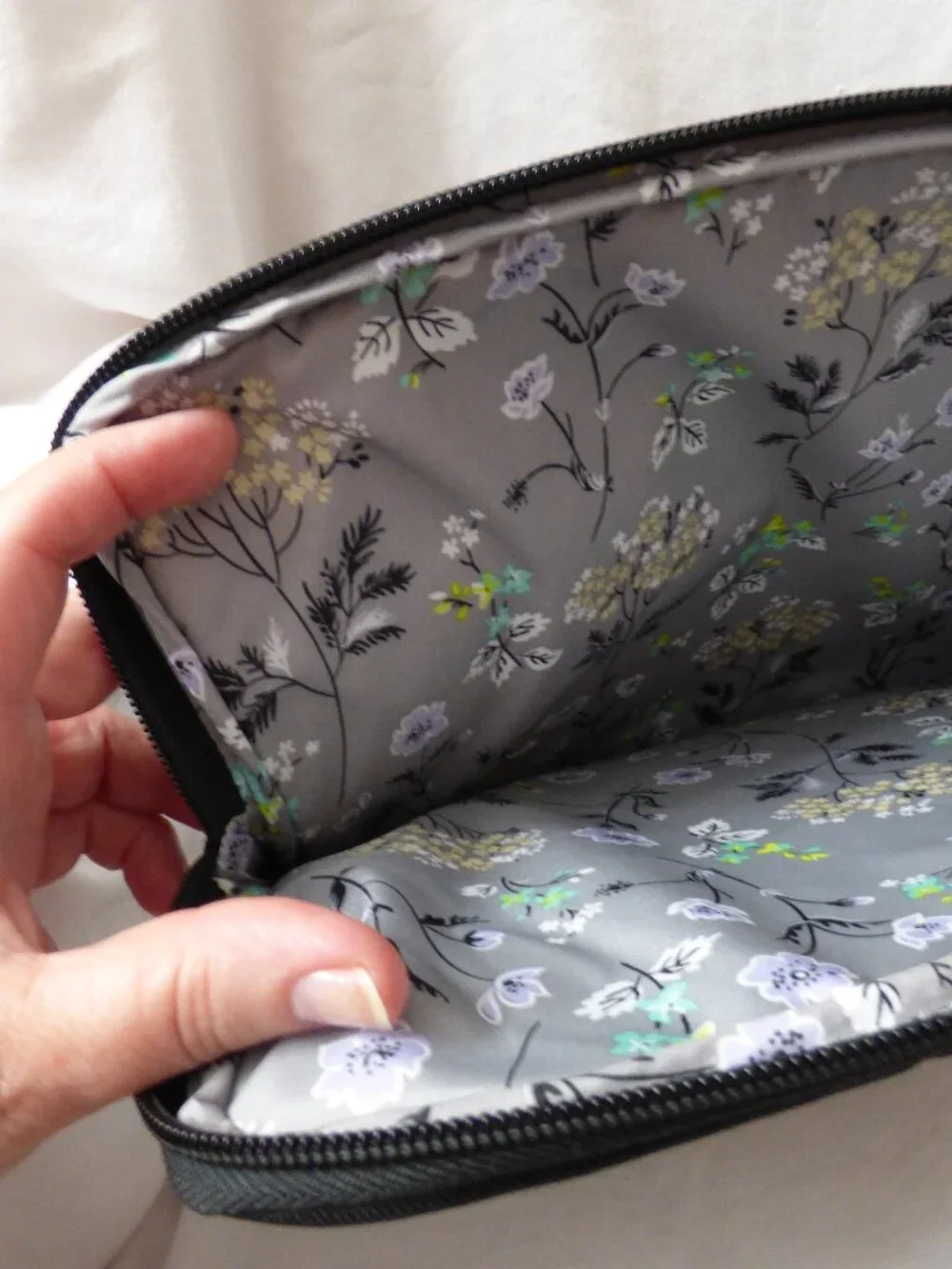 Vera Bradley Lighten Up Laptop Sleeve Black Padded NWT